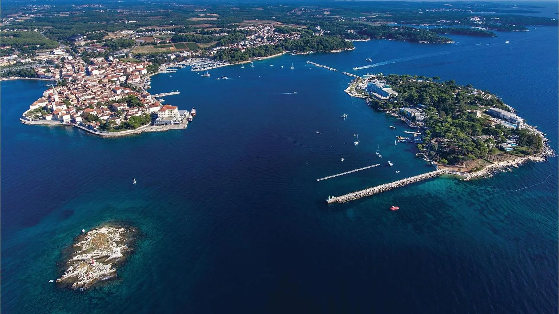 2 Bedroom Beautiful Apartment In Porec 0*,