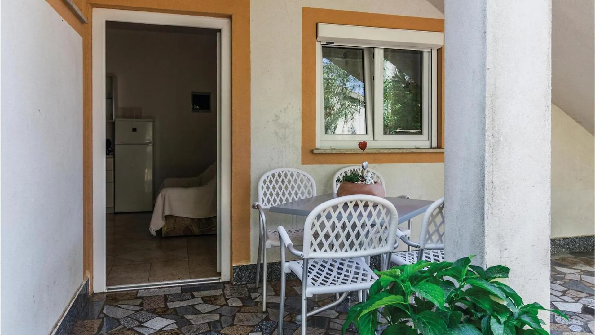 2 Bedroom Beautiful Apartment In Porec
